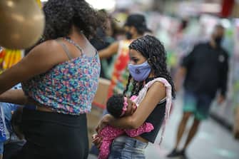 RIO DE JANEIRO, BRAZIL - JUNE 17: A shopper wearing a face mask walks in Mercadao de Madureira, at the Madureira neighborhood amidst the coronavirus (COVID-19) pandemic on June 17, 2020 in Rio de Janeiro, Brazil. Mercadao de Madureira is one of the most popular trading centers in Rio de Janeiro. The city of Rio de Janeiro started today the second phase of the quarantine flexibilization. The decree determines the return of 100% of the bus fleet and some commercial establishments following distance rules such as reduced opening hours, restricting the flow of people and maintaining hygiene standards. (Photo by Andre Coelho/Getty Images)