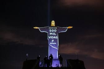 RIO DE JANEIRO, BRAZIL - JULY 01: Messages of solidarity are projected on the statue of Christ the Redeemer as a tribute to victims of the coronavirus (COVID-19) pandemic on on July 1, 2020 in Rio de Janeiro, Brazil. (Photo by Andre Coelho/Getty Images)