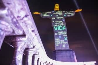 RIO DE JANEIRO, BRAZIL - JULY 01: Messages of solidarity are projected on the statue of Christ the Redeemer as a tribute to victims of the coronavirus (COVID-19) pandemic on on July 1, 2020 in Rio de Janeiro, Brazil. (Photo by Andre Coelho/Getty Images)