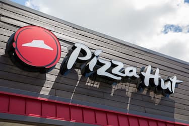 SHREVEPORT, LA - JUNE 29:  A view of a  Pizza Hut Logo on June 29, 2018 in Shreveport, Louisiana.  (Photo by Shannon O'Hara/Getty Images for Pizza Hut)