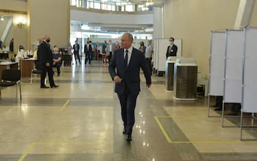 Russian President Vladimir Putin walks at a polling station as he casts his ballot in a nationwide vote on constitutional reforms in Moscow on July 1, 2020. (Photo by Alexei Druzhinin / SPUTNIK / AFP) (Photo by ALEXEI DRUZHININ/SPUTNIK/AFP via Getty Images)