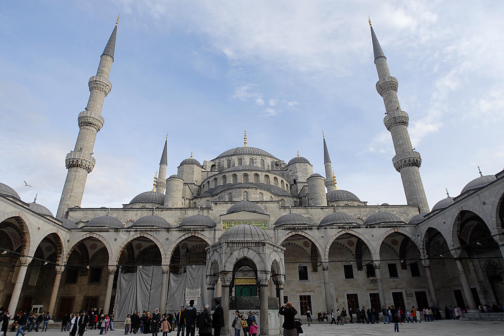 ISTANBUL ISTANBUL
VEDUTA DELLA MOSCHEA SANTA SOFIA / SULTAN AHMET (ISTANBUL CORANO TURCHIA RELIGIONE RELIGIONI MEDIO ORIENTE INTEGRALISMO INTEGRALISTI ISLAMICO MUSULMANO MUSILMANI ISLAM SULTANAHMET SULTAN AHMET SANTA SOFIA MOSCHEA MOSCHEE) (Matt Corner / IPA/Fotogramma, Istanbul - 2007-05-10) p.s. la foto e' utilizzabile nel rispetto del contesto in cui e' stata scattata, e senza intento diffamatorio del decoro delle persone rappresentate