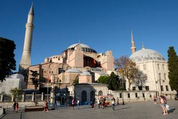 Turchia, basilica di Santa Sofia a Istanbul tornerà a essere moschea