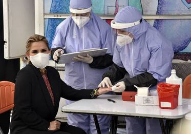 Coronavirus, la presidente della Bolivia Jeanine Anez positiva