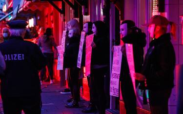 Coronavirus, in Germania continua la protesta delle prostitute. FOTO