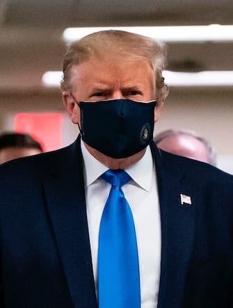 US President Donald Trump wears a mask as he visits Walter Reed National Military Medical Center in Bethesda, Maryland' on July 11, 2020. (Photo by Alex EDELMAN / AFP) (Photo by ALEX EDELMAN/AFP via Getty Images)
