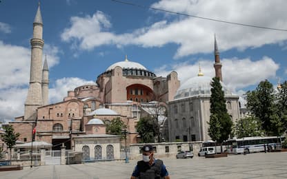 Istanbul, al via i lavori di conversione di Santa Sofia in moschea