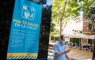 HOSPITALET DE LLOBREGAT, SPAIN - JULY 17: A view of a poster with information on how to prevent the spread of the coronavirus, on July 17, 2020 in Hospitalet de Llobregat, Spain. The Catalan capital, and the nearest towns, with five million residents, have been advised to stay home after the number of Coronavirus cases spiked in the past week.  (Photo by Cesc Maymo/Getty Images)