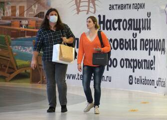 MOSCOW, RUSSIA - JULY 18: People wearing protective face masks visit the Metropolis mall on July 18, 2020 in Moscow, Russia. The requirement to wear masks and gloves to combat a spread of the coronavirus (COVID-19) is still in effect in Moscow's region. (Photo by Mikhail Svetlov/Getty Images)