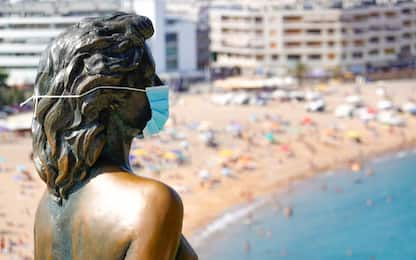 Coronavirus Spagna, allerta a Barcellona: limitati accessi a spiagge