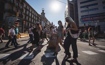 BARCELONA, SPAIN - JULY 17: View of people crossing Pelayo street the day before the new Catalan government recommendations and regulations on the fight against COVID-19 take effect on July 17, 2020 in Barcelona, Spain. The Catalan capital's five million residents have been advised to stay home after the number of Coronavirus cases spiked in the past week.  (Photo by Xavi Torrent/Getty Images)