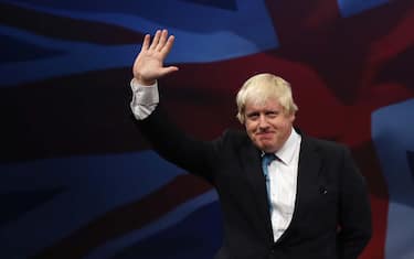 MANCHESTER, ENGLAND - OCTOBER 06:  London mayor Boris Johnson waves after speaking to conference on the third day of the Conservative party conference on October 6, 2015 in Manchester, England. The third day of the 2015 autumn conference is being dominated by tough new measures to deal with mass immigration in the Conservative conference speech.  (Photo by Dan Kitwood/Getty Images)