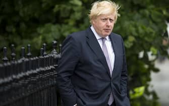 LONDON, ENGLAND - JUNE 27: Former London Mayor Boris Johnson leaves his home on June 27, 2016 in London, England. Mr Johnson is thought to be the frontrunner to succeed Prime Minister David Cameron after he resigned following the European Union referendum result to leave.  (Photo by Jack Taylor/Getty Images)