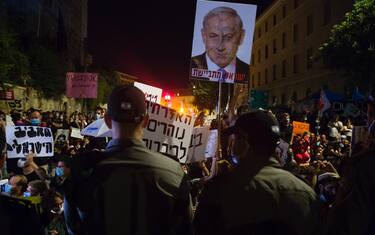 Israele, proteste contro Netanyahu per gestione crisi coronavirus