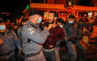 Police arrest protestors during demonstrations against the Israeli government near the Prime Minister's residence in Jerusalem on early July 26, 2020. (Photo by AHMAD GHARABLI / AFP) (Photo by AHMAD GHARABLI/AFP via Getty Images)