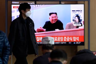 SEOUL, SOUTH KOREA - MAY 02: People watch a television broadcast reporting an image of North Korean leader Kim Jong-un during a news program on May 02, 2020 in Seoul, South Korea. North Korean leader Kim Jong-un attended a fertilizer factory completion ceremony, state media reported Saturday, his first public appearance after 20 days of absence that sparked rumors about his health. (Photo by Chung Sung-Jun/Getty Images,)