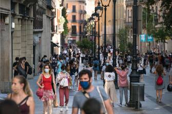 BARCELONA, SPAIN - JULY 27: People walk along Portal de l'Angel on July 27, 2020 in Barcelona, Spain. Spanish officials insisted it was still safe to travel to the country despite a recent rise in coronavirus (COVID-19) cases, which led the UK government to reimpose a 14-day quarantine on arrivals from Spain. The Catalonian government had recently issued a stay-at-home recommendation that included the regional capital, Barcelona. (Photo by Cesc Maymo/Getty Images)