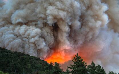 Incendio a Est di Los Angeles, 7.800 persone evacuate
