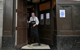 ABERDEEN, SCOTLAND - AUGUST 05: Kieth McKenzie wears a shielding face mask as he prepares to close the pub The Grill in Union Street at 5pm on August 5, 2020 in Aberdeen, Scotland. Scotland's First Minister Nicola Sturgeon acted swiftly and put Aberdeen back into lockdown after cases of Coronavirus in the city doubled in a day to 54. She ordered all indoor and outdoor hospitality venues to close by 5pm. (Photo by Jeff J Mitchell/Getty Images)
