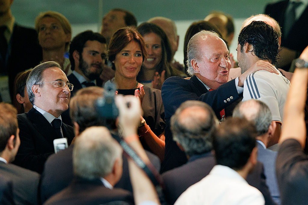 Juan Carlos premia i giocatori del Real Madrid al Santiago Bernabeu Juan Carlos premia i giocatori del Real Madrid al Santiago Bernabeu