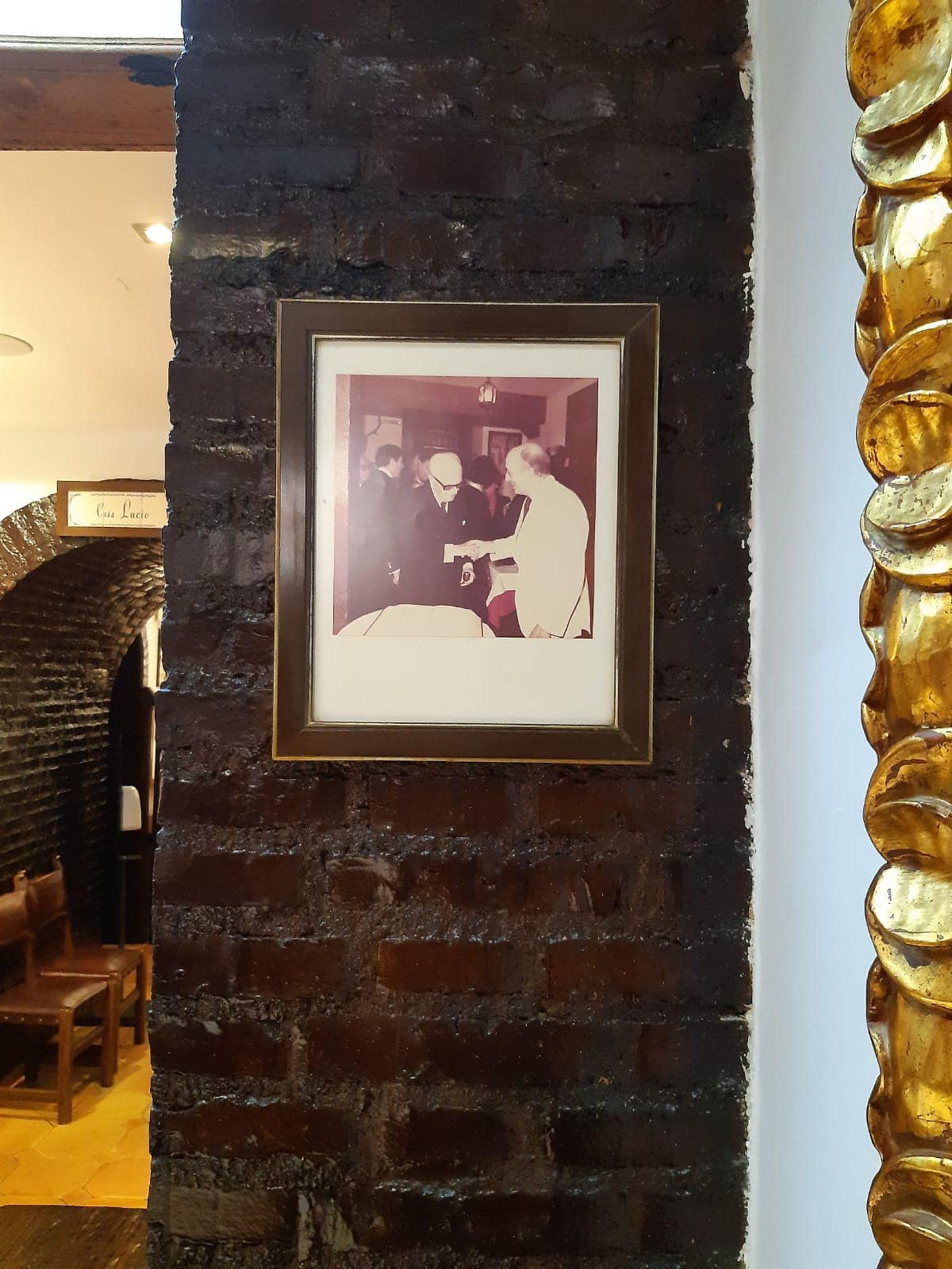 La foto di re Juan Carlos e Pertini al ristorante Casa Lucio