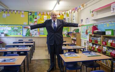 Regno Unito, Coronavirus: Boris Johnson visita le scuole