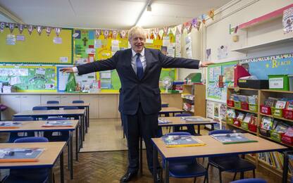 Regno Unito, Coronavirus: Boris Johnson visita le scuole