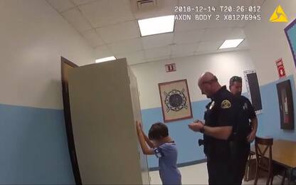 Usa, polizia arresta un bambino a scuola: polemiche. VIDEO