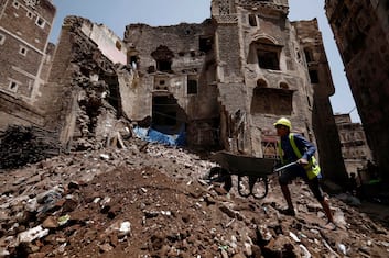 Yemen a Sanaa la pioggia distrugge le case di fango patrimonio Unesco