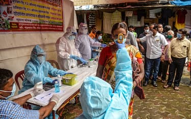 Coronavirus, quasi 300mila casi in 24 ore. India supera 50mila morti