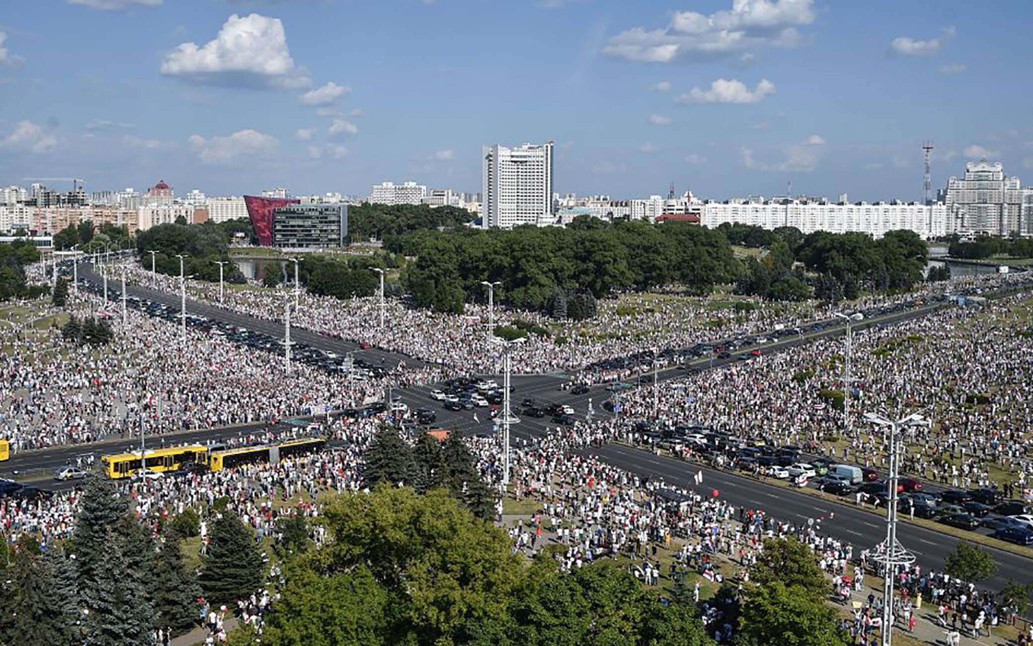 Decine di migliaia di persone hanno partecipato alla Marcia per la libertà a Minsk a metà agosto