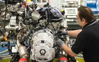 An employee works on the engine of a Mercedes-Benz S-Class car on the assembly line on January 24, 2018 at a plant of the Stuttgart-based luxury carmaker Mercedes-Benz in Sindelfingen, southwestern Germany.
Confidence among investors in Germany surged in January, a closely-watched survey showed on January 23, 2018, in a further sign that a growth streak in Europe's powerhouse could have much further to run. / AFP PHOTO / THOMAS KIENZLE        (Photo credit should read THOMAS KIENZLE/AFP via Getty Images)