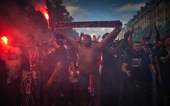 PARIS, FRANCE - AUGUST 23: Paris Saint Germain Ultras chant outside PSG's Parc de Princes Stadium as they prepare to watch their team play in the Champions League Final on August 23, 2020 in Paris, France. Paris Saint German football team have reached the 2019/20 UEFA Champions League finals for the first time in their history, just eleven days after celebrating their 50th Anniversary, and take on five-time winners Bayern Munich at the Estádio da Luz in Lisbon. (Photo by Kiran Ridley/Getty Images)
