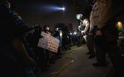 Afroamericano ucciso dalla polizia a Los Angeles: scoppia la protesta