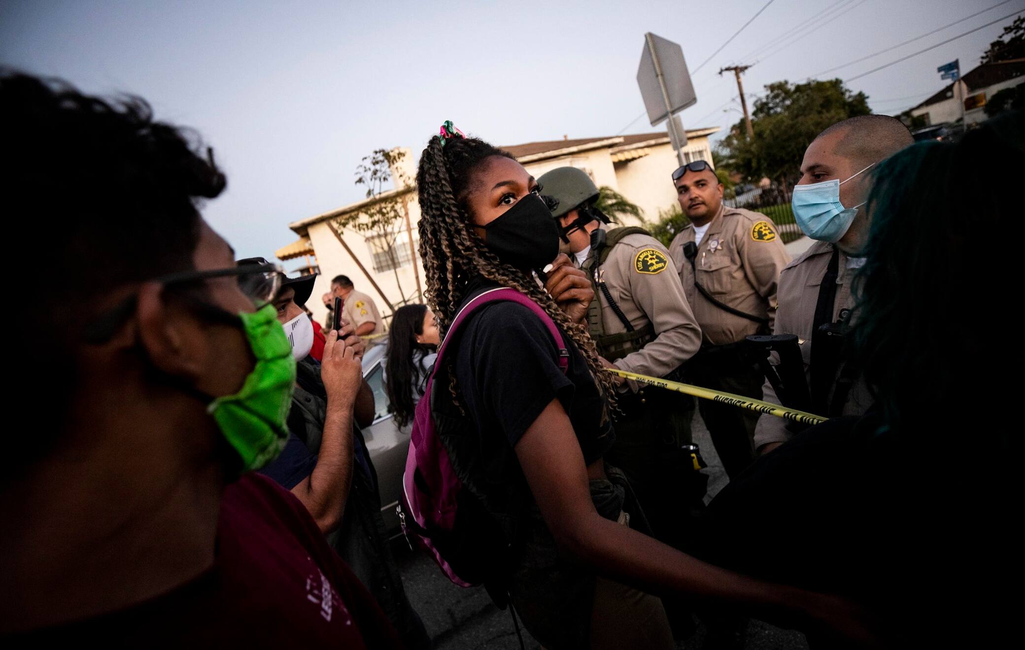 Le proteste a Los Angeles dopo l'uccisione di un uomo americano da parte della polizia