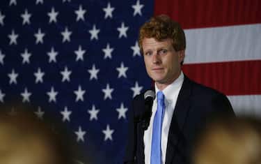 epa08640477 Democratic candidate for United States Senate, Representative Joe Kennedy III, speaks at his campaign headquarters after conceding in Watertown, Massachusetts, USA, 01 September 2020.  EPA/CJ GUNTHER