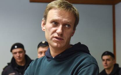 Alexei Navalny, risvegliato dal coma farmacologico a Berlino