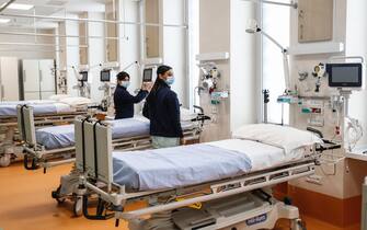 Il nuovo pronto soccorso del policlinico universitario Campus Bio-medico, Roma 1 settembre 2020. E' stato inaugurato stamattina il Dea del Policlinico Universitario Campus Bio-Medico che entrerà in funzione alle 18. All'evento hanno preso parte, tra gli altri, il presidente della Regione Nicola Zingaretti, il Vice Ministro alla Salute Pierpaolo Sileri, il sindaco di Roma Virginia Raggi, l'assessore regionale Sanità Alessio D'Amato, i vertici delle forze dell'ordine della Capitale e il neo prefetto Matteo Piantedosi. ANSA/FABIO FRUSTACI