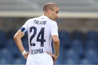 BERGAMO, ITALY - JULY 21: Argentinian striker Rodrigo Palacio of Bologna FC looks over his shoulder during the Serie A match between Atalanta BC and  Bologna FC at Gewiss Stadium on July 21, 2020 in Bergamo, Italy. (Photo by Jonathan Moscrop/Getty Images)