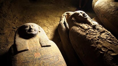 Egitto, trovati 27 sarcofagi rimasti intatti da 2500 anni