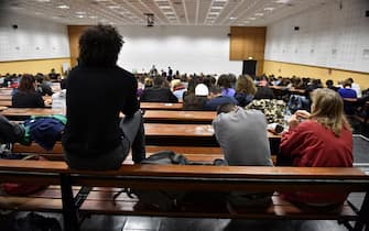 Students attend a general assembly in Nanterre University, west of Paris, on May 15, 2018, a week after having voted an unlimited blockage of their establishment during the partial period, to protest against higher education reforms, introduced by the French government that give public universities the power to set admission criteria and rank applicants. (Photo by GERARD JULIEN / AFP)        (Photo credit should read GERARD JULIEN/AFP via Getty Images)