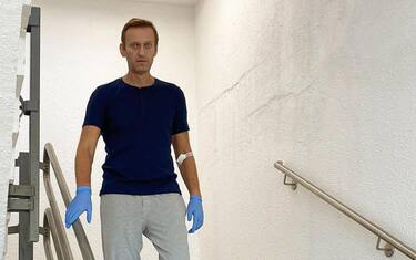 Russia, appello della figlia di Navalny: "Fatelo visitare da medico"