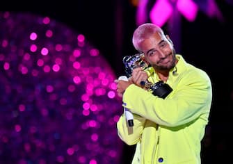 1269766772 NEW YORK, NEW YORK - AUGUST 30: Maluma accepts the Best Latin award for â Qué Penaâ with J Balvin, during the 2020 MTV Video Music Awards at the Skyline Drive-In, broadcast on Sunday, August 30, 2020 in New York City. (Photo by Jeff Kravitz/MTV VMAs 2020/Getty Images for MTV)