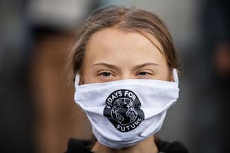 1228698068 Swedish climate activist Greta Thunberg (C) takes part in a Fridays For Future protest in front of the Swedish Parliament (Riksdagen) in Stockholm on September 25, 2020. - Fridays for Future school strike movement called for a global day of climate action on September 25, 2020. (Photo by JONATHAN NACKSTRAND / AFP) (Photo by JONATHAN NACKSTRAND/AFP via Getty Images)