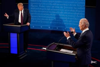USA PRESIDENTIAL DEBATE epa08707127 US President Donald Trump and Democratic presidential candidate and former Vice President Joe Biden exchange points during the first Presidential Debate at the Case Western Reserve University and Cleveland Clinic in Cleveland, Ohio, 29 September 2020. It is the first of three scheduled debates between US President Donald Trump and Democratic presidential candidate and former Vice President Joe Biden. EPA/Morry Gash / POOL
