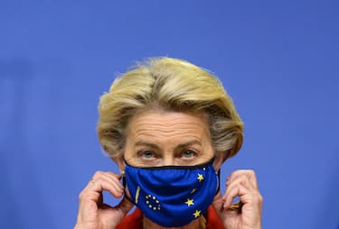 epa08711324 European Commission President Ursula von der Leyen adjusts her protective mask before delivering a statement ahead of the second face-to-face EU summit since the coronavirus disease (COVID-19) outbreak, in Brussels, Belgium, 01 October 2020.  EPA/JOHANNA GERON / POOL