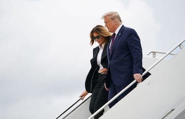 US President Donald Trump and First Lady Melania Trump step off Air Force One upon arrival at Cleveland Hopkins International Airport in Cleveland, Ohio on September 29, 2020. - President Trump is in Cleveland, Ohio for the first of three presidential debates. (Photo by MANDEL NGAN / AFP) (Photo by MANDEL NGAN/AFP via Getty Images)