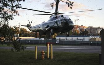 Marine One carrying U.S. President Donald Trump arrives to Walter Reed National Military Medical Center in Bethesda, Maryland, U.S., on Friday, Oct. 2, 2020. Trump will be treated for Covid-19 after being in isolation at the White House since his diagnosis, which he announced after one of his closest aides had tested positive for coronavirus infection.(Photo by Oliver Contreras/Pool/ABACAPRESS.COM) (Pool/ABACA / IPA/Fotogramma, Washington - 2020-10-02) p.s. la foto e' utilizzabile nel rispetto del contesto in cui e' stata scattata, e senza intento diffamatorio del decoro delle persone rappresentate