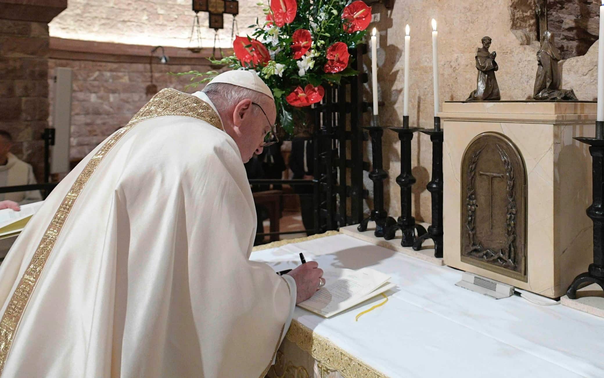 papa francesco enciclica assisi