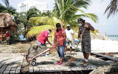 Messico, i danni dell'uragano Delta a Cancun.  FOTO